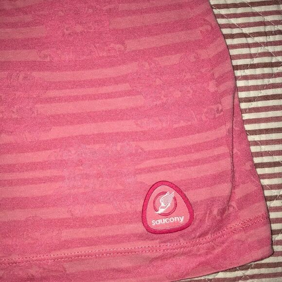 🌻 Saucony Pink work out exercise top - Picture 4 of 6